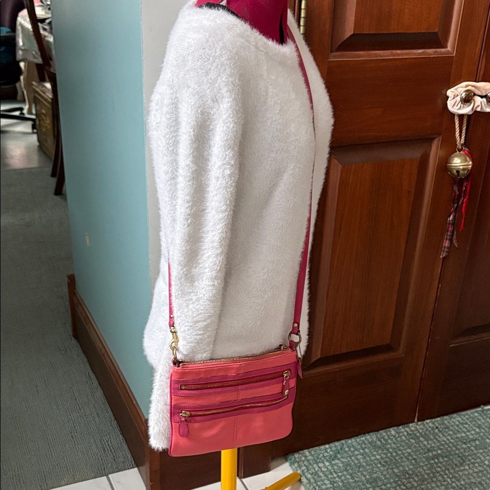 Coach Vintage RARE Crossbody bag  leather coral/hot pink /2 front zipper pockets - Picture 2 of 13
